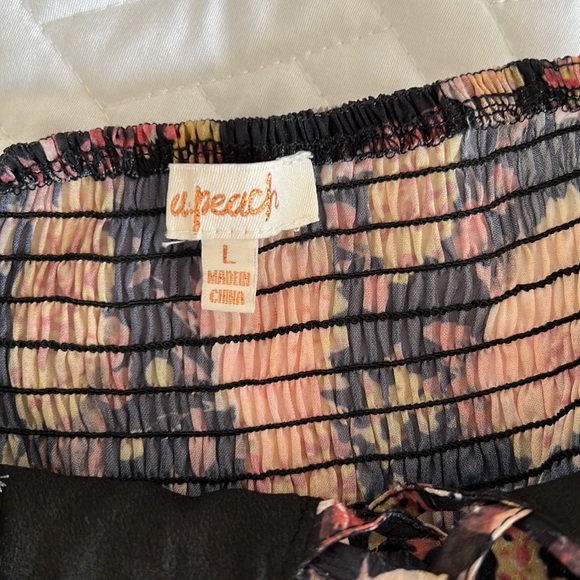 A. peach Floral Strappy Smocked tank top large - Picture 7 of 8